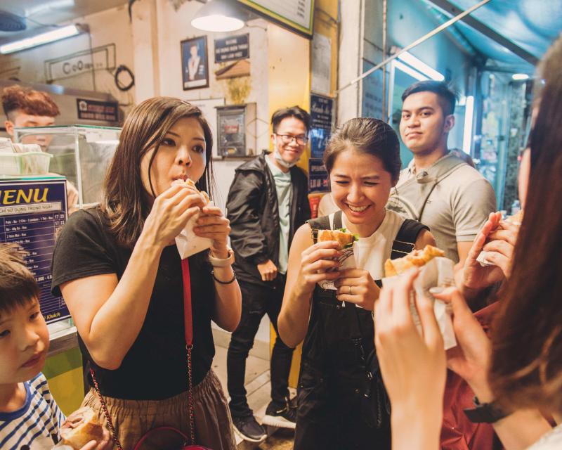 street-food-by-motorbike-tour-classic-tour-pri-4