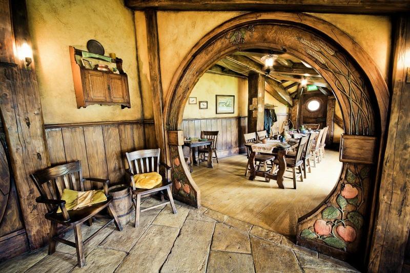hobbiton-movie-set-and-buffet-lunch-auckland-to-r-1