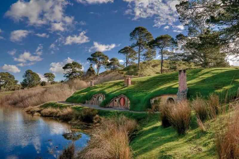 Hobbiton Movie Set Day Tour from Rotorua: Hobbit Hole™ Experience, Green Dragon Inn and Party Marquee丨Southfarthing Beverage and Buffet Lunch 