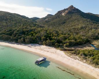 Freycinet Aqua Express: One Way Hazards Beach to C