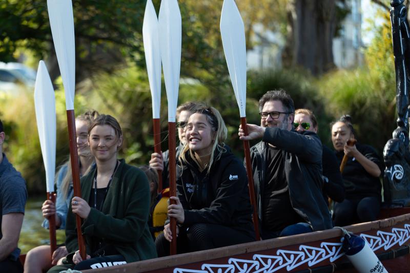 waka-on-the-avon-river-chrischurch-small-group-to-2