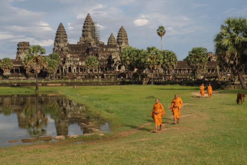 angkor-small-circuit-banteay-srei-with-spanish-s-1