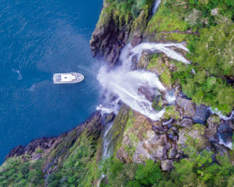 Milford Sound Day Tour from Queenstown to Te Anau (including picnic lunch) (GS79)
