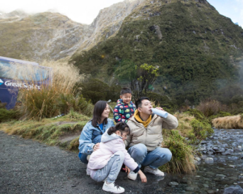 Milford Sound Day Tour from Te Anau to Queenstown