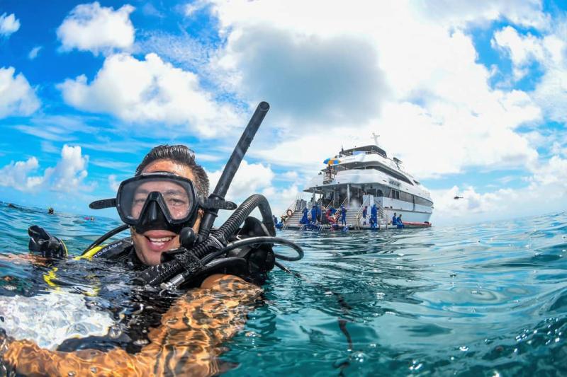 cairns-in-2-days-reef-skyrail-kuranda-train-1