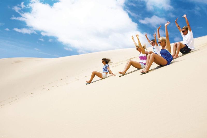 port-stephens-whale-watching-colourful-day-trip-3