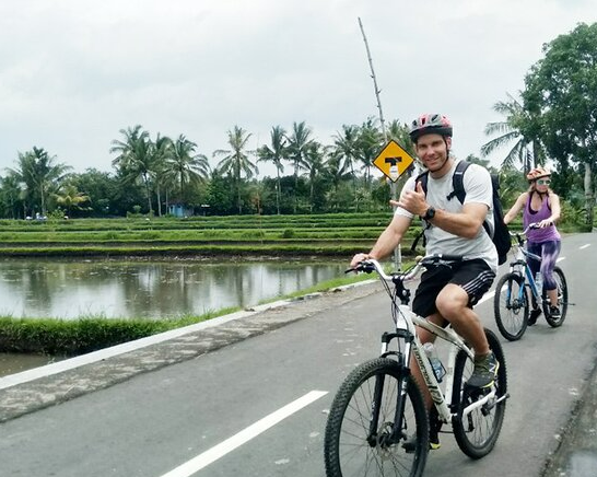 lombok-hills-cycling-tour-down-the-hills-of-tete-3