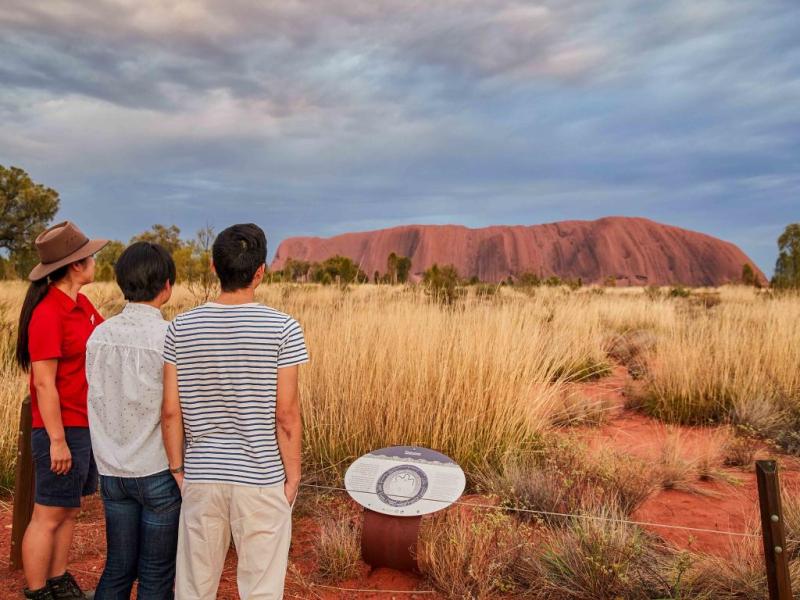 uluru-morning-guided-base-walk-105km-3