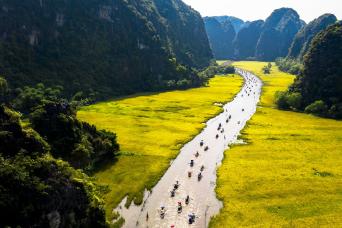 Full Day Hoa Lu & Tam Coc by Limousine - Small Gro