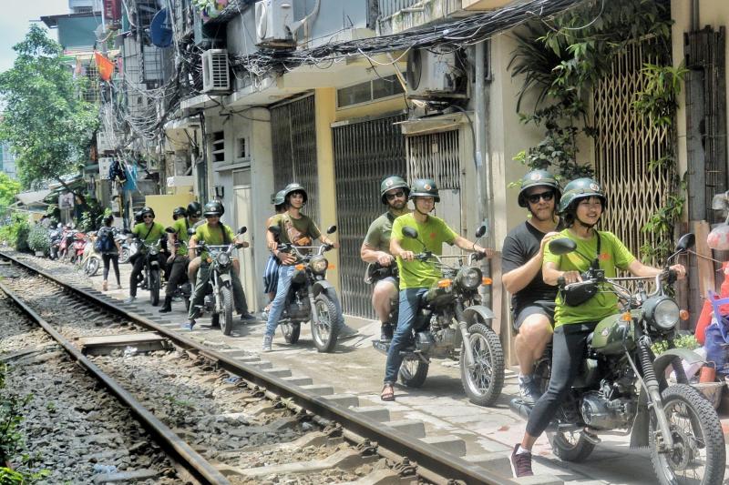 full-day-hanoi-city-and-countryside-on-vintage-mot-2