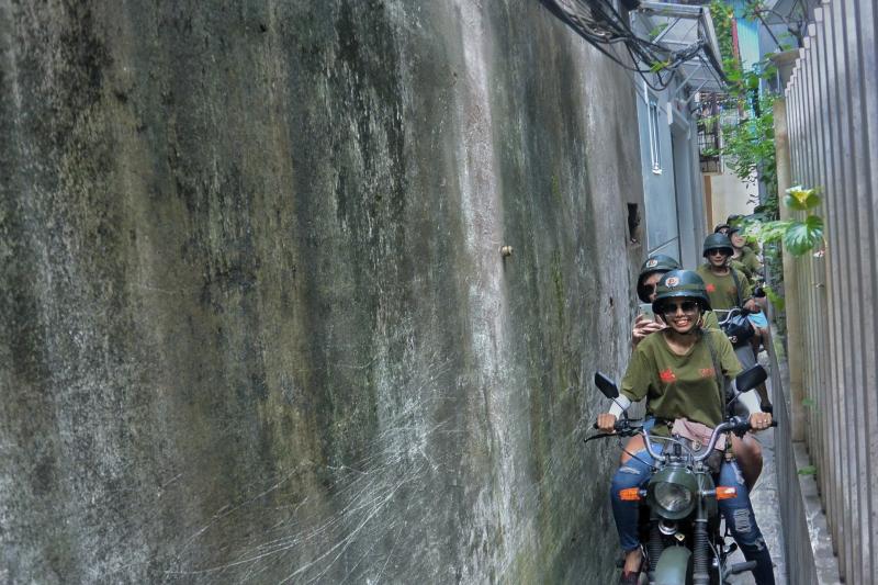 full-day-hanoi-city-and-countryside-on-vintage-mot-3