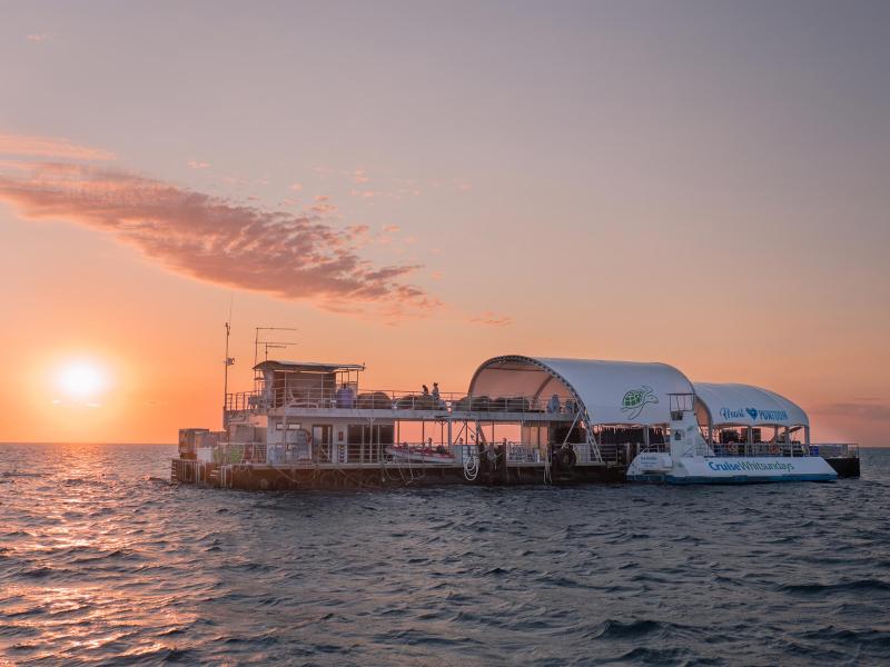 2d1n-reefsleep-experience-at-great-barrier-reef-4