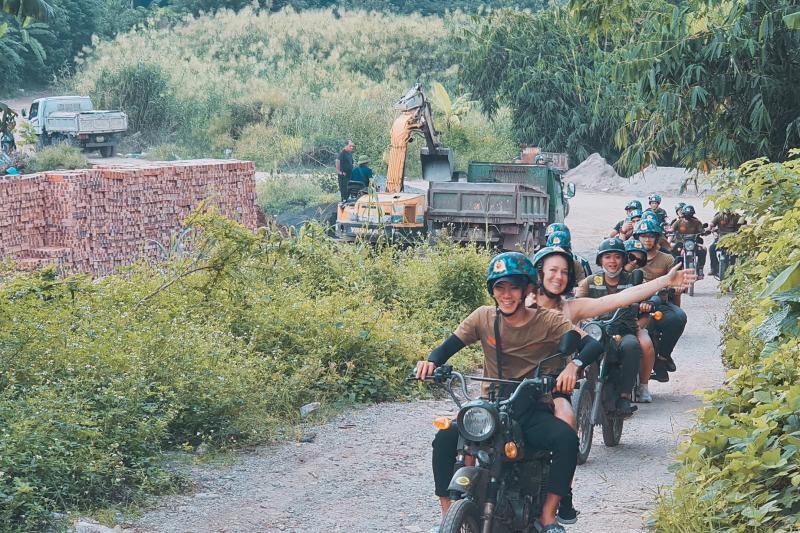 half-day-hanoi-city-tour-on-vintage-motorcycle-s-2