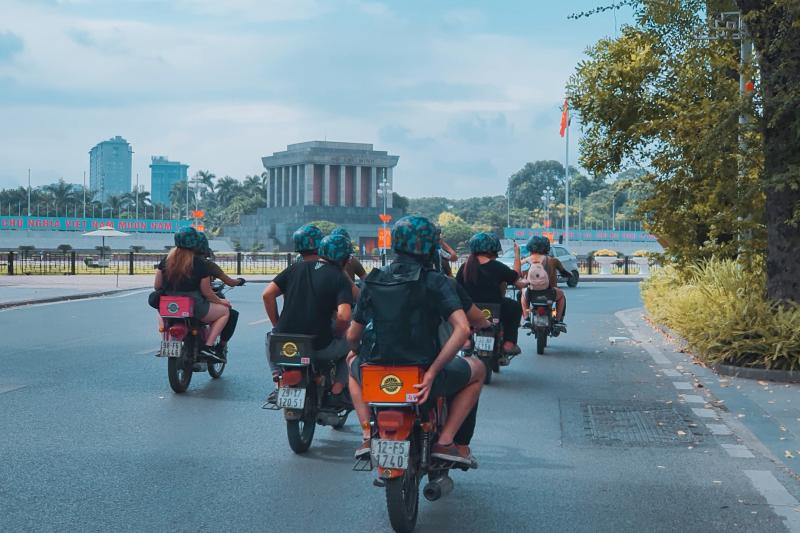 half-day-hanoi-city-tour-on-vintage-motorcycle-s-3