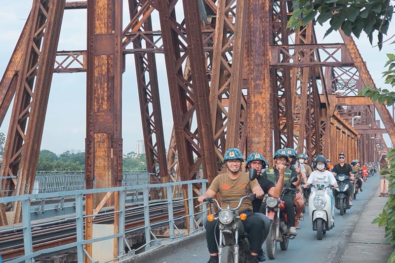 half-day-hanoi-city-tour-on-vintage-motorcycle-s-4