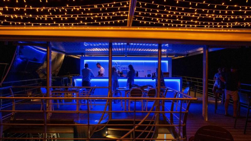 2d1n-reefsleep-at-great-barrier-reef-3