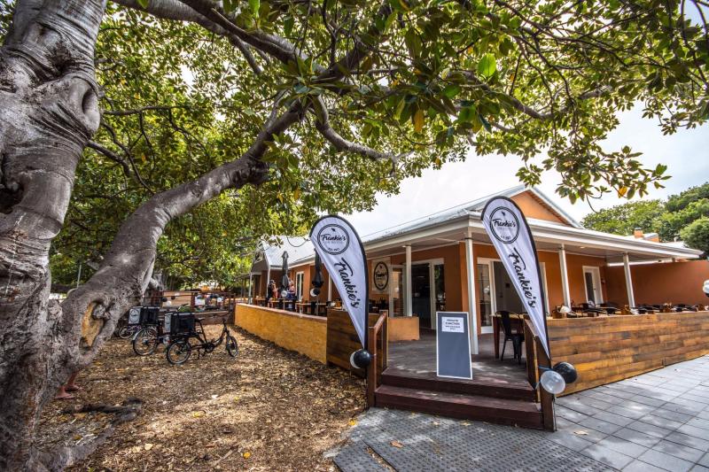 adventure-rottnest-tour-w-ferry-bike-hire-lunch-4