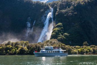Milford Sound Scenic Tour & Cruise from Te Anau