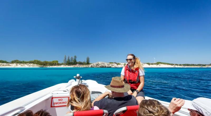 discover-rottnest-ferry-bus-tour-lunch-1