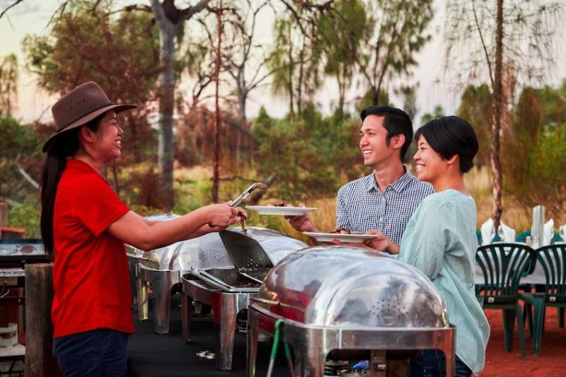 uluru-sacred-sites-sunset-with-bbq-dinner-2