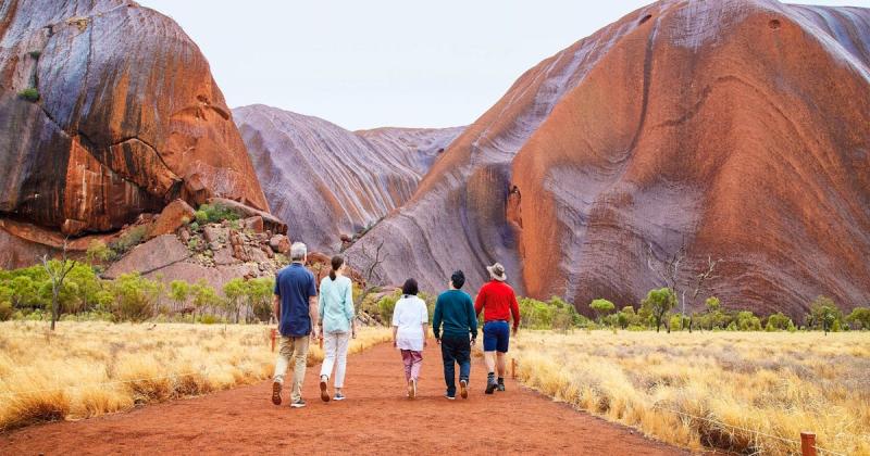 uluru-sacred-sites-sunset-with-bbq-dinner-5