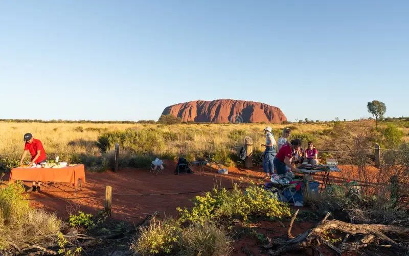 uluru-sunset-with-bbq-dinner-under-star-2