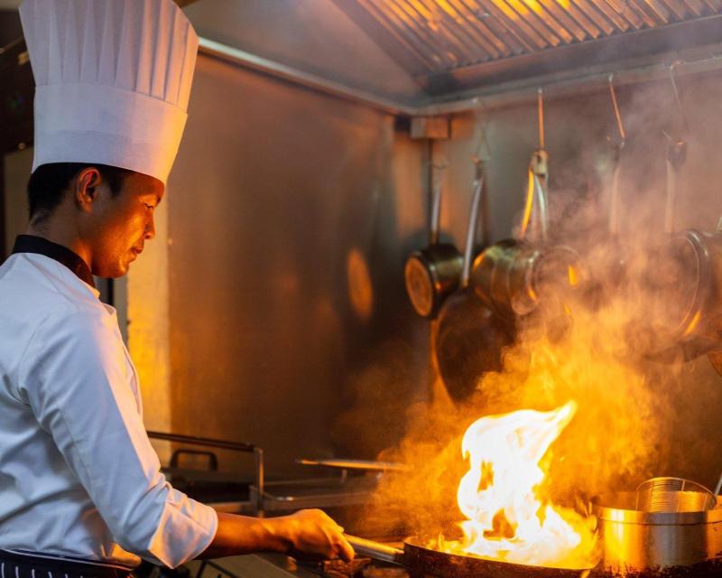 dinner-at-theato-restaurant-at-the-bale-phnom-penh-2