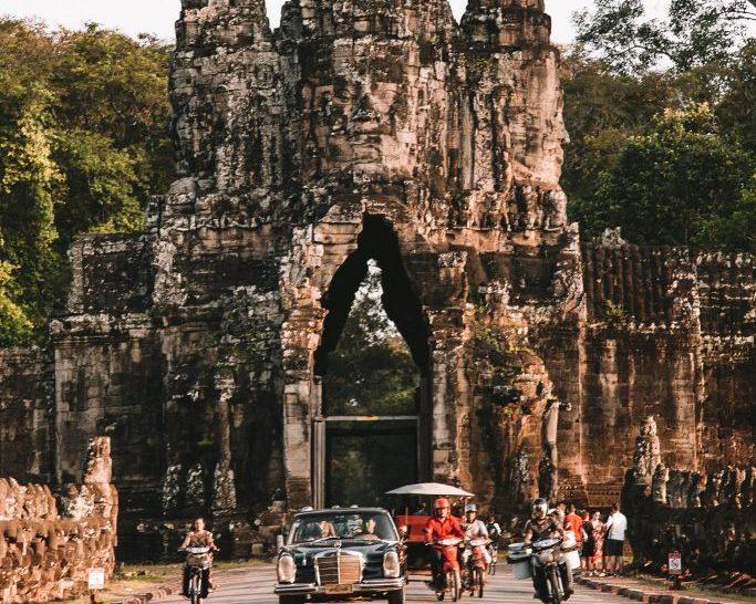 exploring-angkor-wat-in-a-vintage-mercedes-benz-5