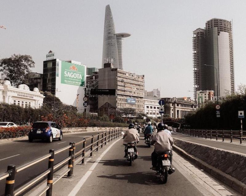 local-street-eats-by-vespa-small-group-tour-1