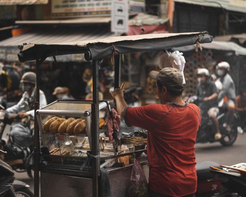 local-street-eats-by-vespa-private-tour-3