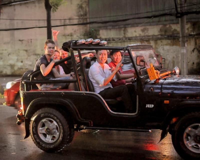 jeep-tour-saigon-by-night-foodie-city-tour-pr-4