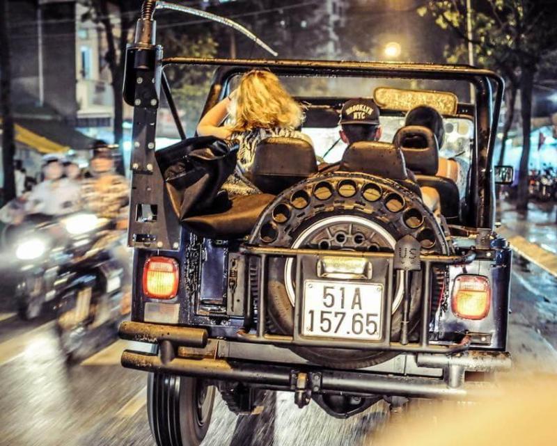jeep-tour-saigon-by-night-foodie-city-tour-pr-5