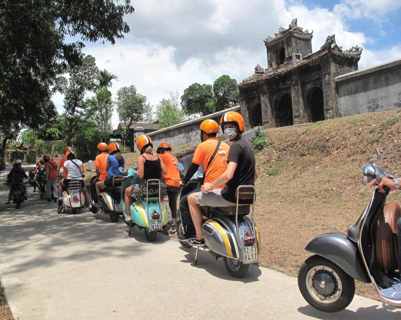 hue-imperial-city-by-vespa-small-group-tour-3