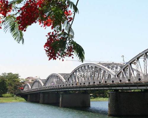 half-day-sightseeing-on-perfume-river-by-dragon-bo-2