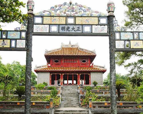 half-day-sightseeing-on-perfume-river-by-dragon-bo-4