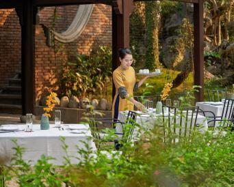 Dinner at Ancient Hue Garden House - Kim Long Fine