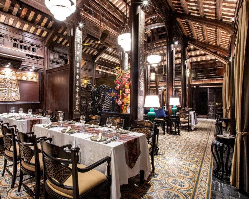 dinner-at-ancient-hue-garden-house-kim-long-fine-2