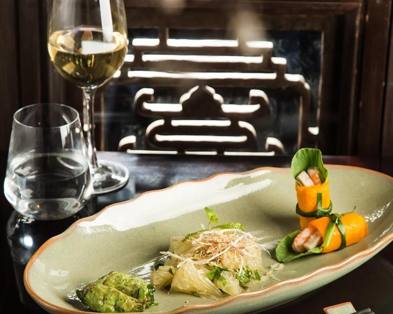 dinner-at-ancient-hue-garden-house-kim-long-fine-5