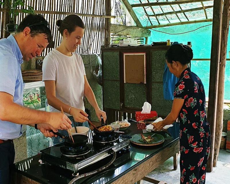 half-day-bike-tour-getting-closer-to-hue-farmers-3