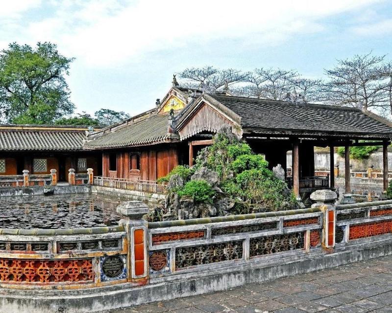 half-day-the-legacy-of-hues-royal-court-1