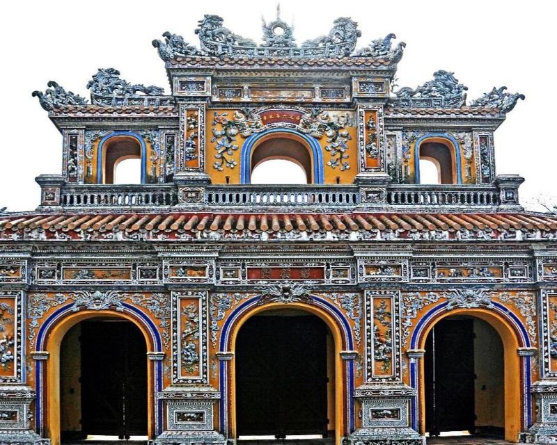 half-day-the-legacy-of-hues-royal-court-2