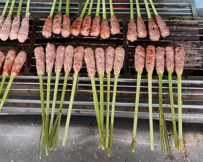 half-day-hue-walking-food-tour-small-group-tour-2