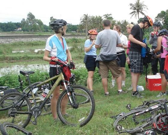 full-day-hue-city-tour-by-bike-4