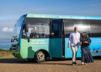Waiheke Island Hop-On Hop-Off Explorer Bus from Au
