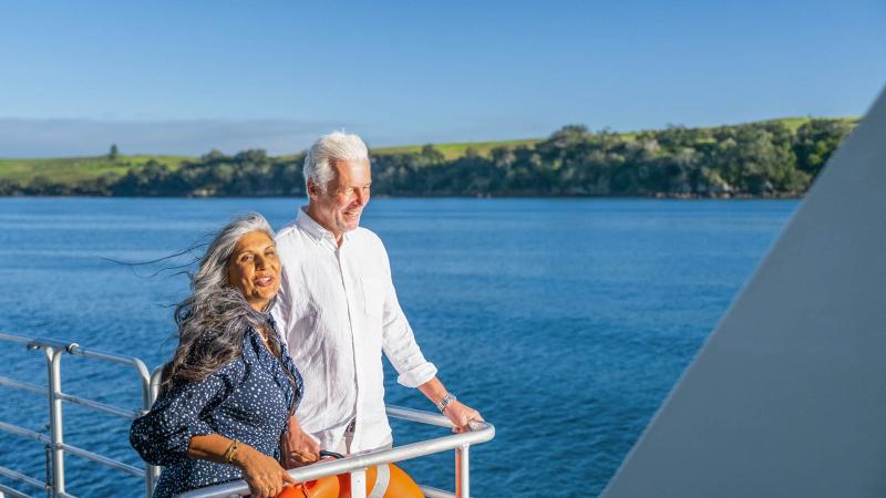 waiheke-island-hop-on-hop-off-explorer-bus-from-au-4