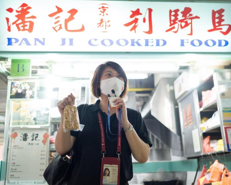 singapore-food-tours-chinatown-complex-hawker-ce-1