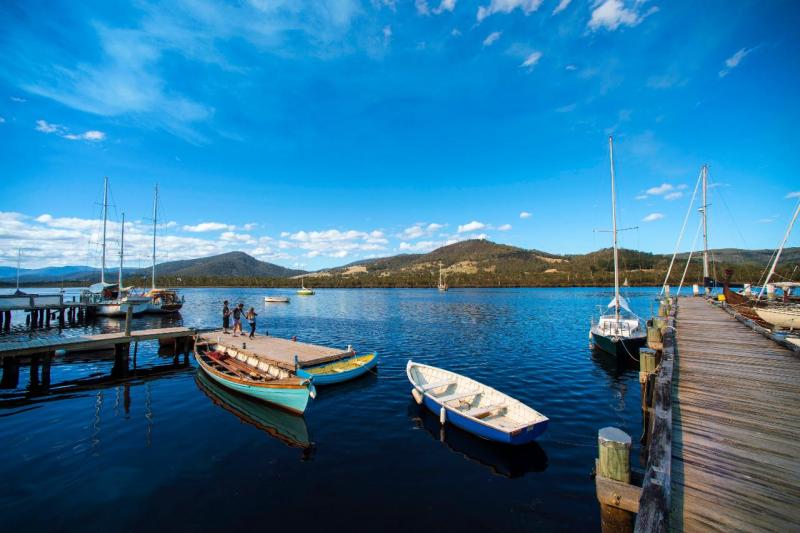 hastings-caves-tahune-airwalk-and-the-huon-tastin-2