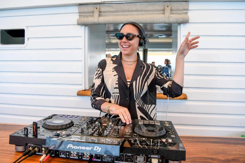 cloud-9-day-club-include-boat-transfers-only-2