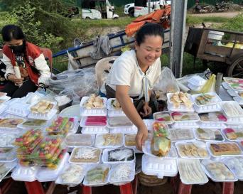 Siem Reap to Phnom Penh and Spider Market Visiting