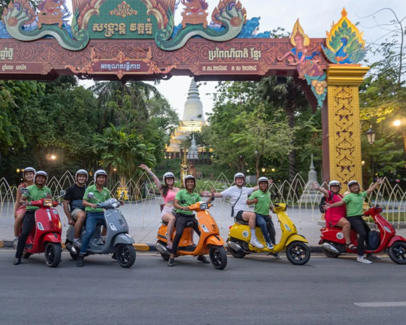 phnom-penh-evening-foodie-vespa-tour-3